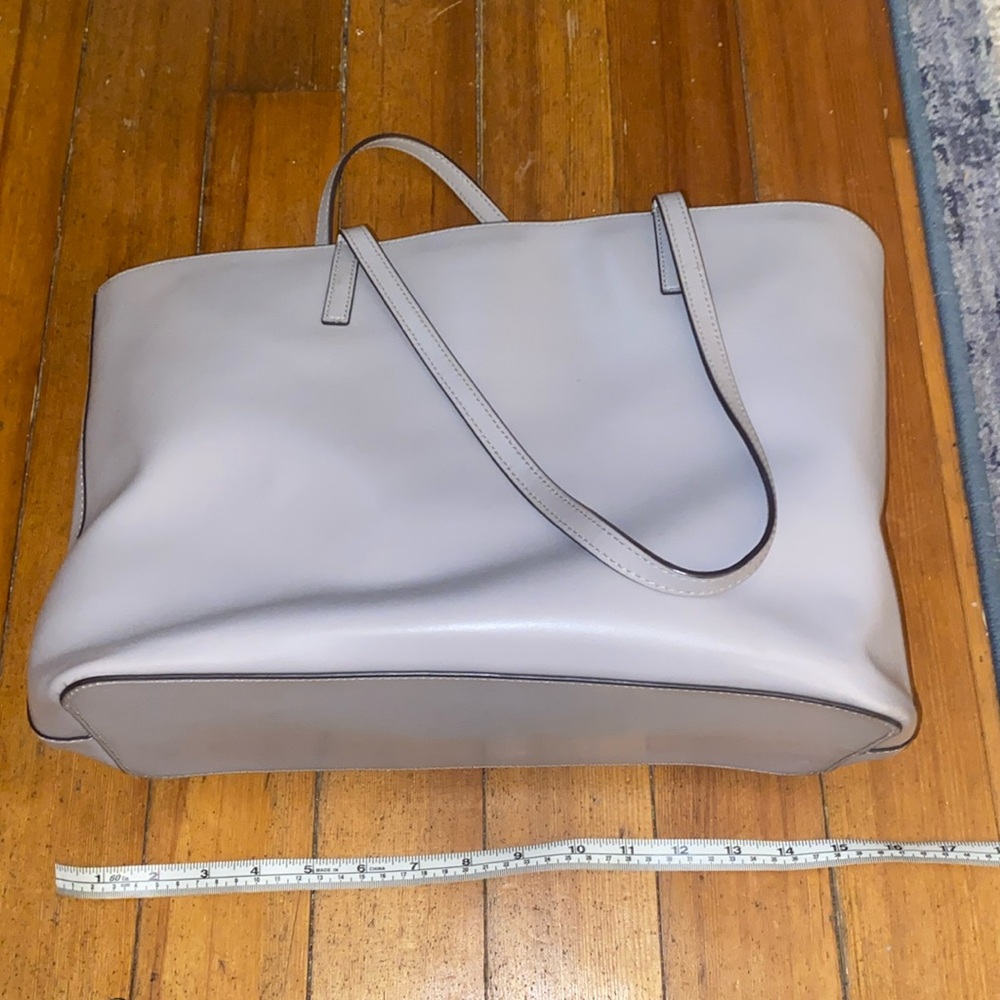 Lightly used Kate spade purse, great conditions.
